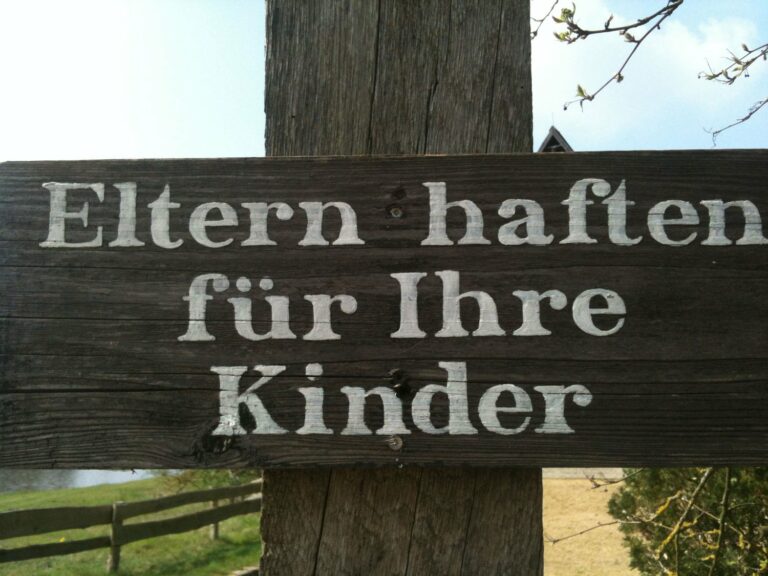 Wann schreibt man Adjektive groß? | Neu im Wortladen