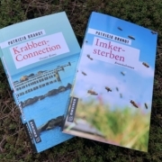 Zwei Ostsee-Krimis von Patricia Brandt. "Krabben-Connection" und "Imkersterben"